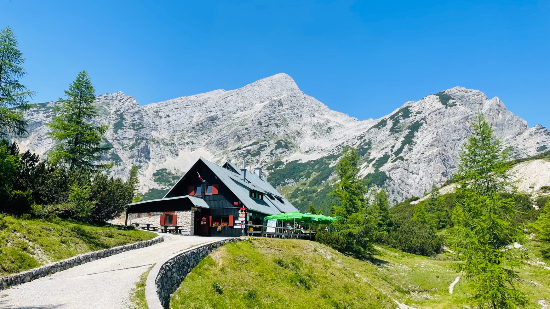 Poštarski dom (1700 m.n.m.)